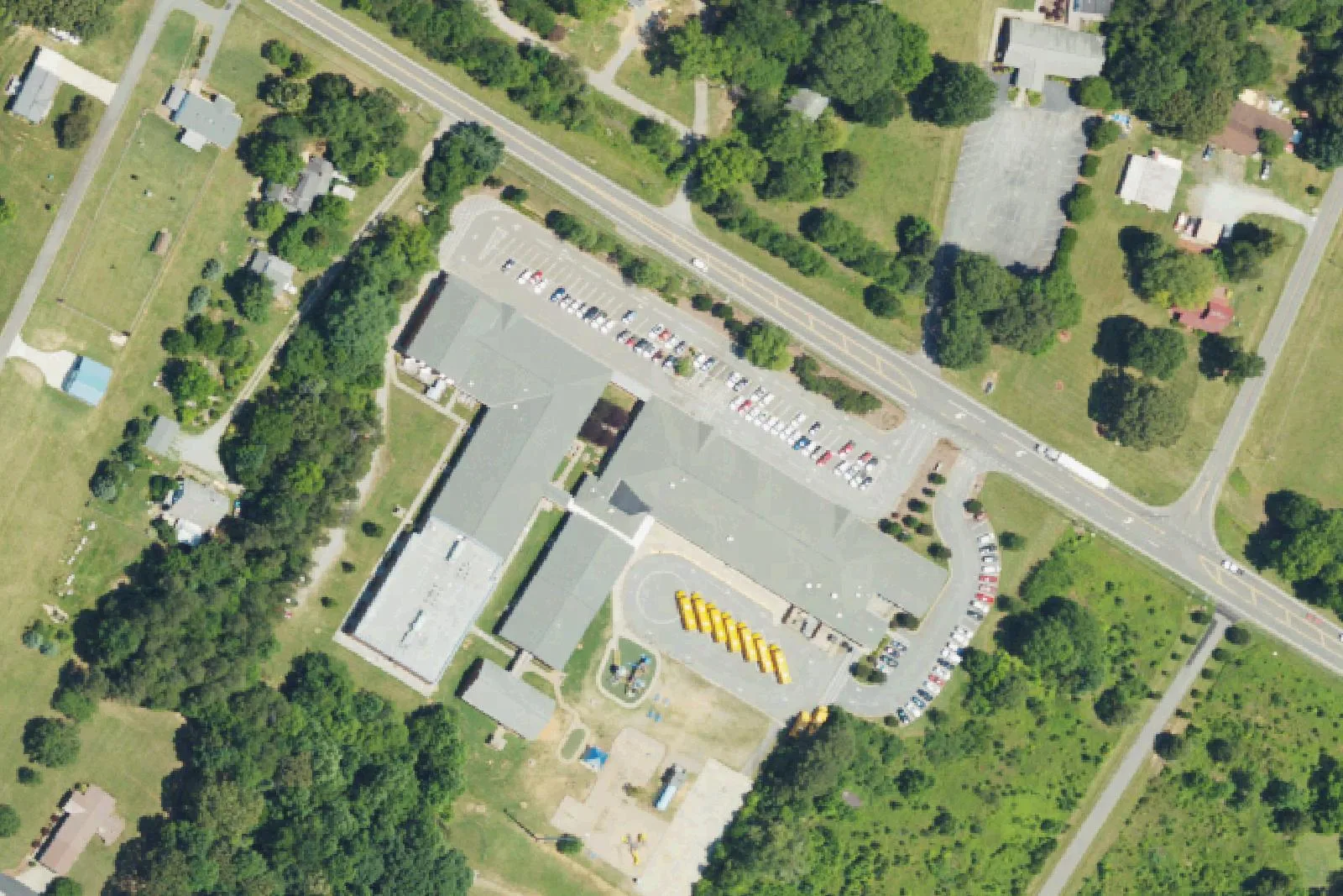 Shepherd Elementary School's buildings, bus lot and parking along Charlotte Highway north of Mooresville, seen from the air